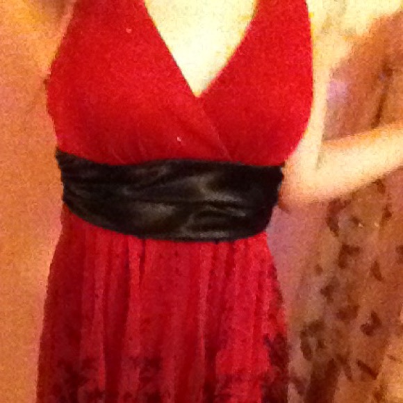 Worn 2 times for special events, very flattering