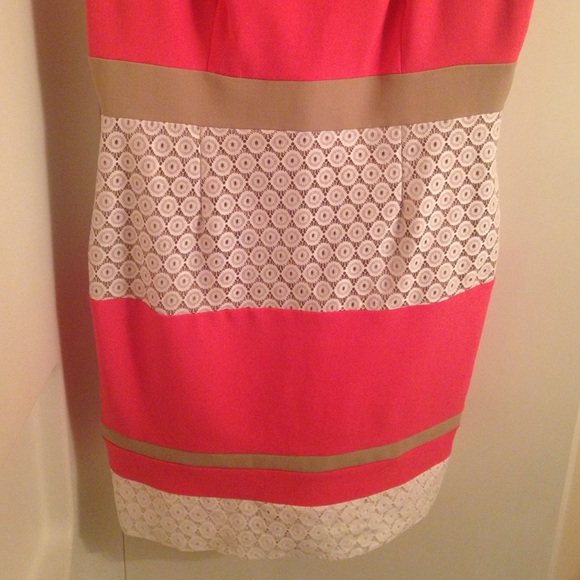 Form fitting dress - Picture 2 of 4