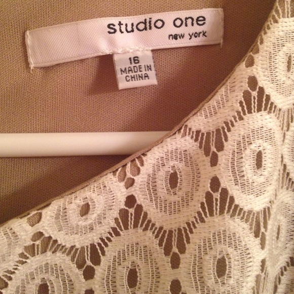 Form fitting dress - Picture 3 of 4