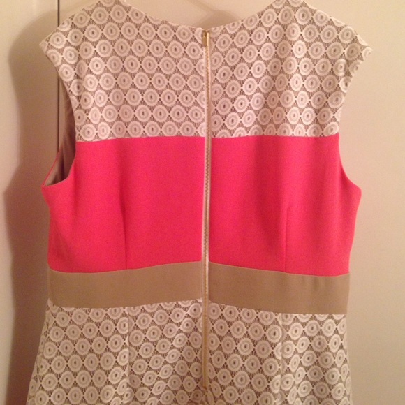 Form fitting dress - Picture 4 of 4