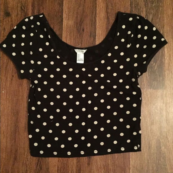 Black polka dot crop top shirt