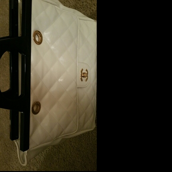 Chanel handbag - Picture 2 of 4