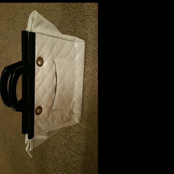 Chanel handbag - Picture 3 of 4
