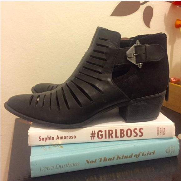 Sam Edelman Ankle cutout Booties