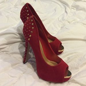 Studded red heels❤️