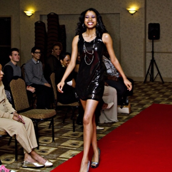 💐🔵Black Sequin Party Dress - Medium (CLEARANCE) - Picture 2 of 4