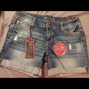 Juniors Ariya Jean Shorts NWT