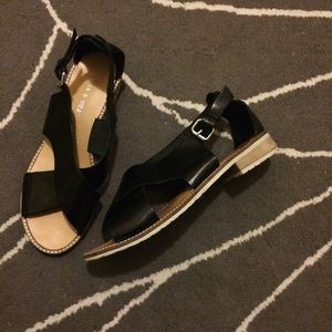 Deena & Ozzy Treaded Cross Sandals