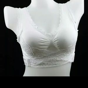 NWT Wrap Front Clasp White Bra
