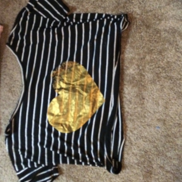 Crop top bundle deal 👀 - Picture 2 of 4