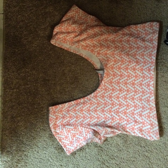 Crop top bundle deal 👀 - Picture 4 of 4