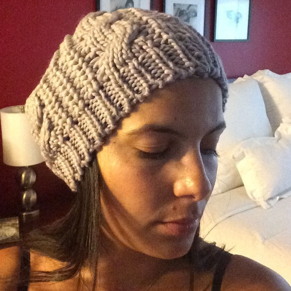 Knitted hat - Picture 3 of 4