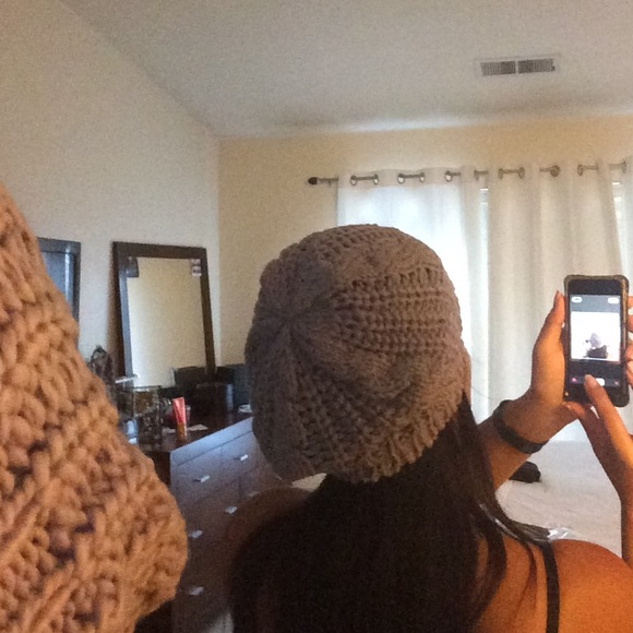 Knitted hat - Picture 4 of 4