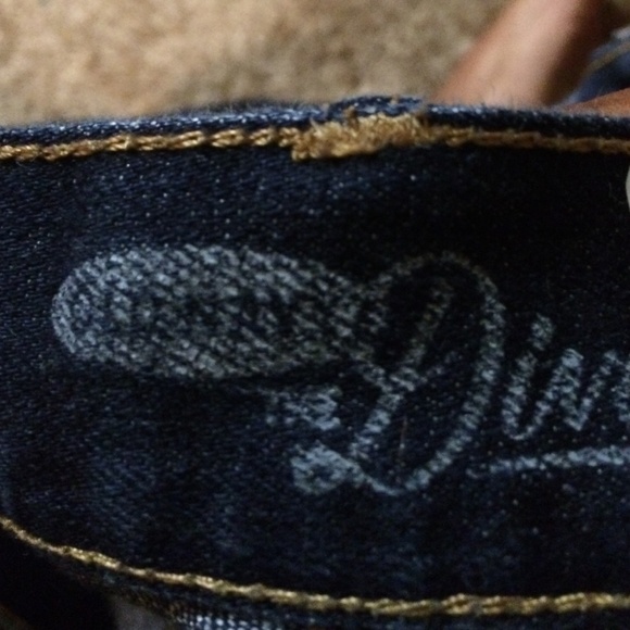 Old navy shorts - Picture 2 of 4