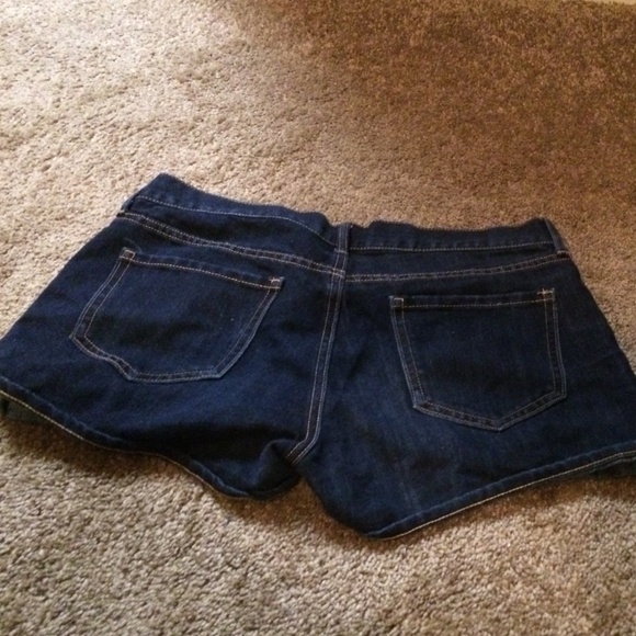 Old navy shorts - Picture 3 of 4