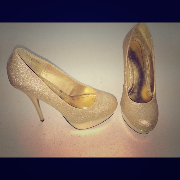 Perfectly gold heels