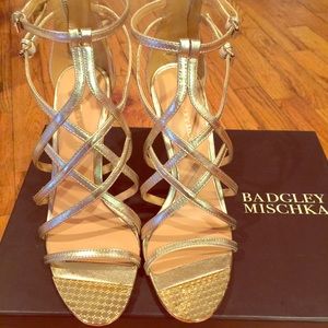 Badgley Mischka size 8 gold Mora Wedge Sandal