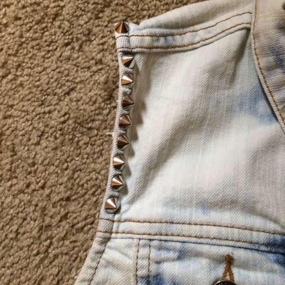 Acid wash jean jacket - Picture 3 of 4