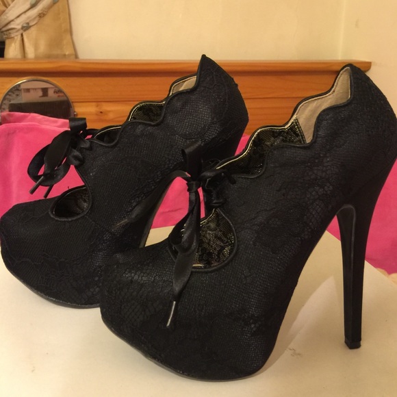 Pin up Lace Heels