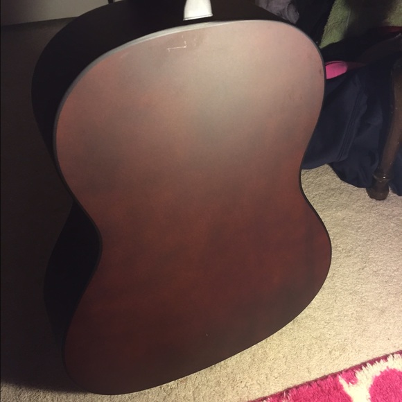 Brand new guitar used 2 times and a case for it - Picture 2 of 4