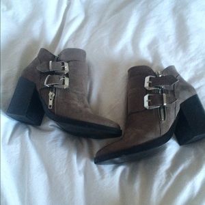 GREY BUCKLED BOOTIES