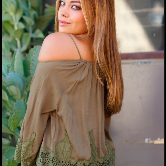 Cold Shoulder Blouse - Picture 4 of 8