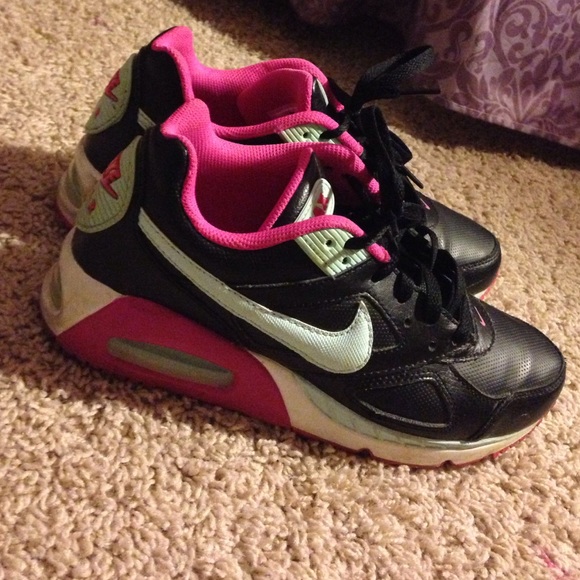 Nike air maxes 💕 Willing to do Trades😝