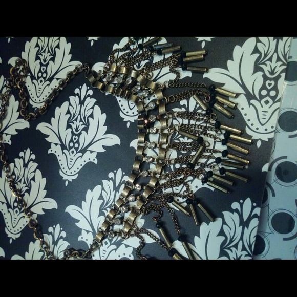 Monochrome necklace