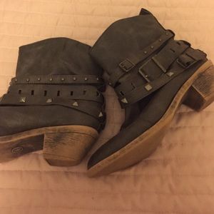 Brown ankle boots with small heel