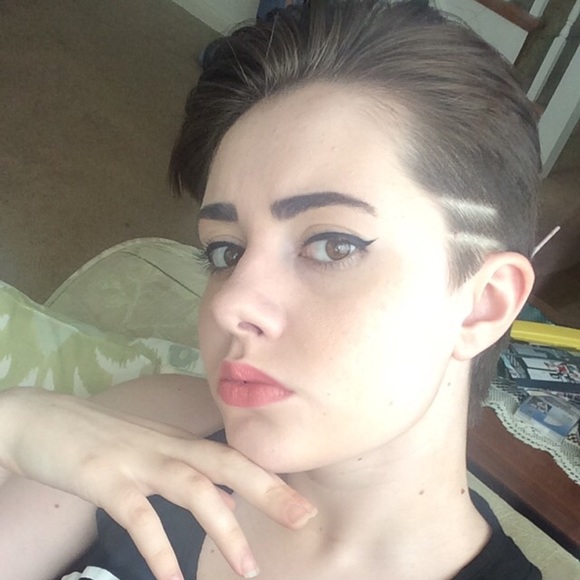 Meet your Posher, Madeleine