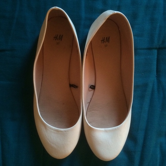 h m flat shoes 84 h m shoes h m white flats from s closet on h m flat shoes 84 h m shoes h m white flats from s closet on