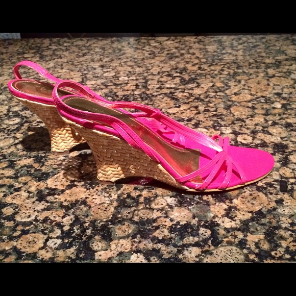 Hot pink 3"1/4" wedge sandal - Picture 2 of 4
