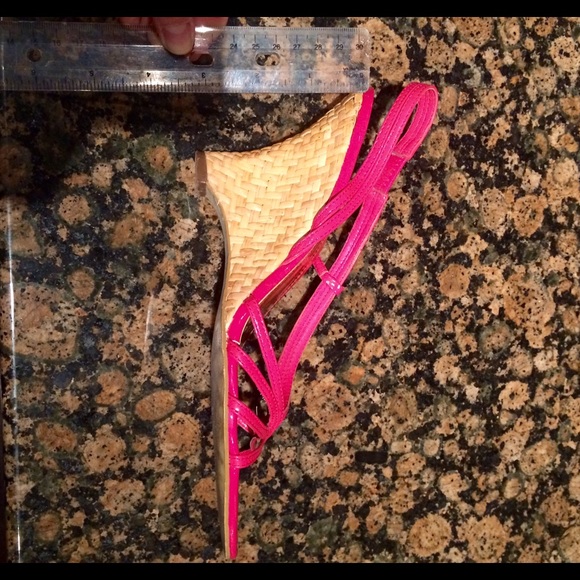 Hot pink 3"1/4" wedge sandal - Picture 3 of 4