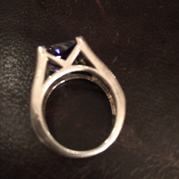 Tanzanite, cubic zirconia and rhodium plated ring - Picture 2 of 4