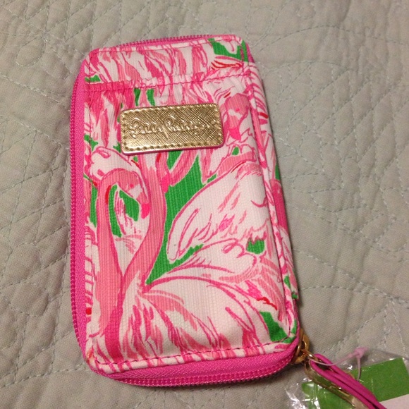 New Lilly Pulitzer iphone wristlet