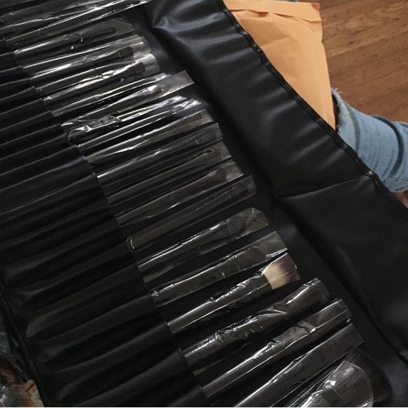 32 pcs Makeup Brush Sets 23 sets available