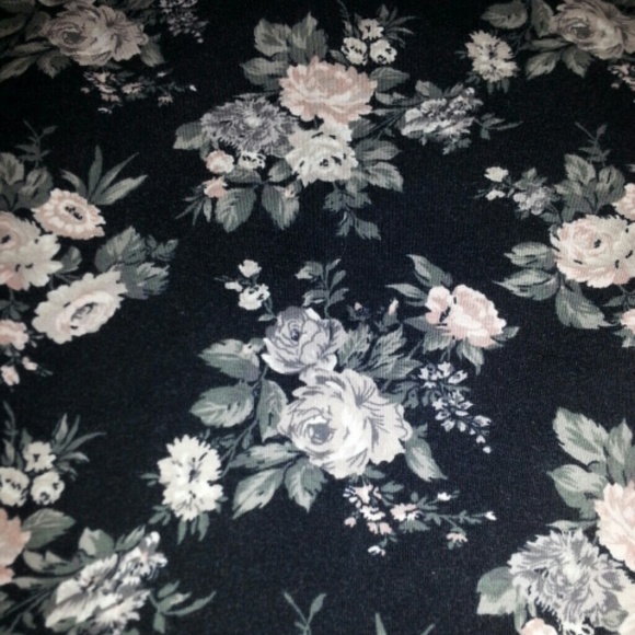 Forever 21 Floral skater skirt - Picture 4 of 4