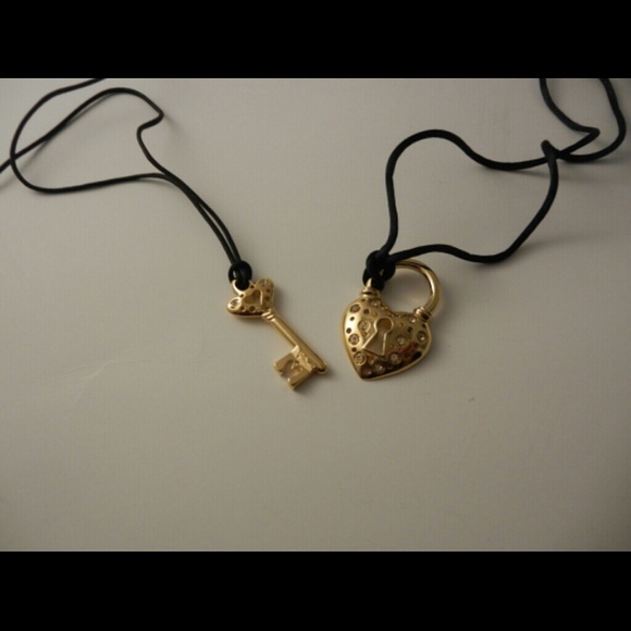 Key Lock Heart Necklace Pendants - Picture 4 of 4