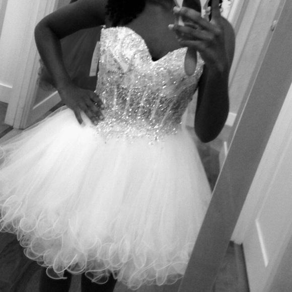 The white prom/homecoming dress