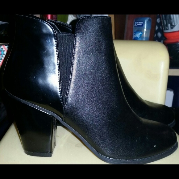 Black booties. Size 8.