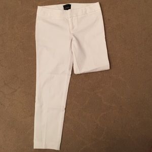 White, stretch capri pants