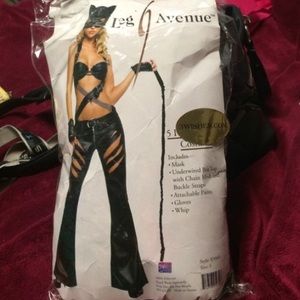 Halle Berry Halloween Costume😻