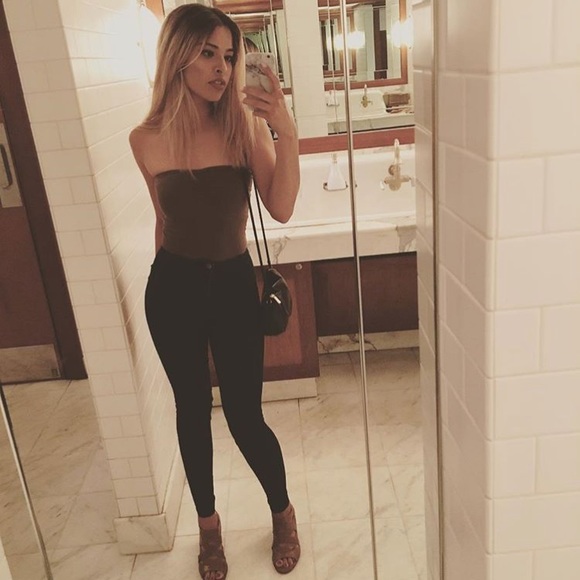 🌴🌊WELCOME TO MY CLOSET! 🌸🌻 - Picture 4 of 4