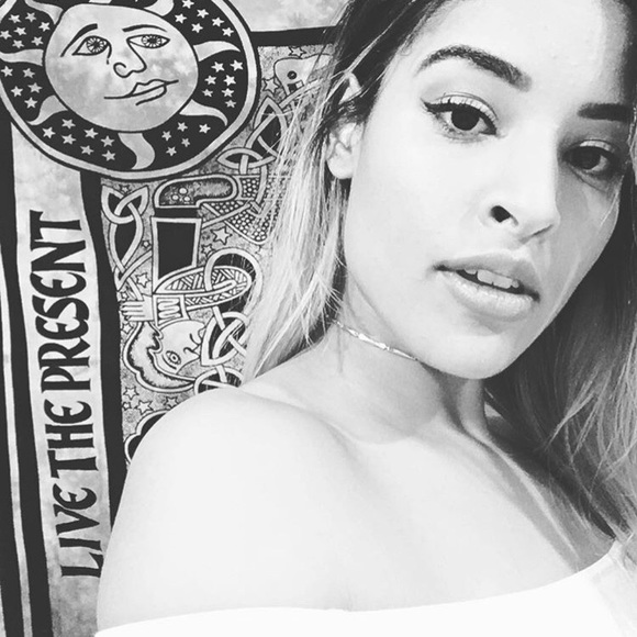 🌴🌊WELCOME TO MY CLOSET! 🌸🌻 - Picture 3 of 4