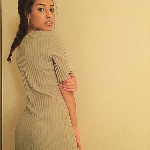 🌴🌊WELCOME TO MY CLOSET! 🌸🌻 - Picture 2 of 4