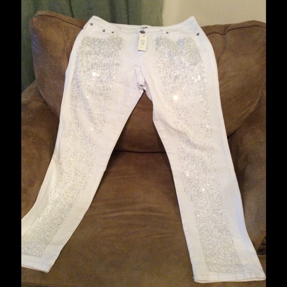 White Jeans by STYLE - Size 10