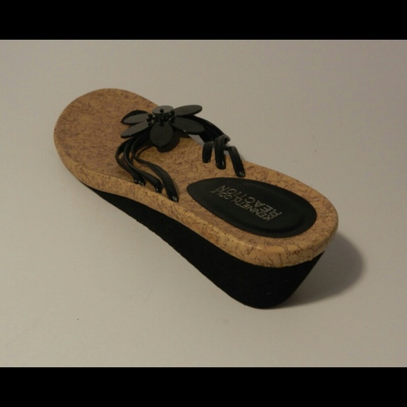 Slide Thong Heel Sandals - Picture 3 of 4