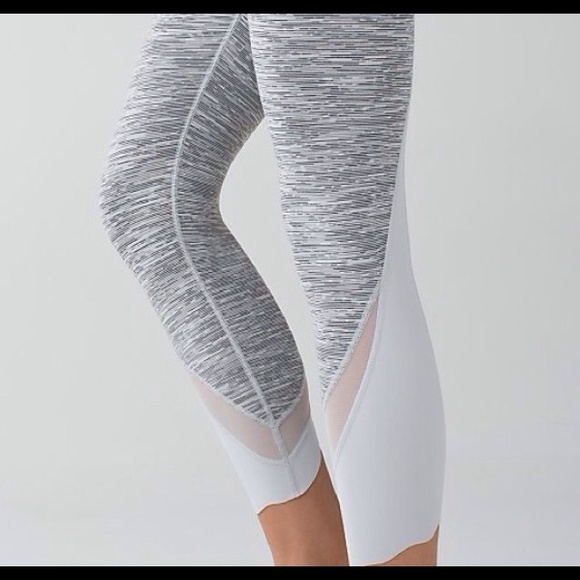 SOLD ON TRADESY Lululemon special edition roll - Picture 2 of 3