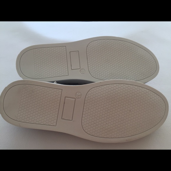 Sneakers  size 6 - Picture 4 of 4