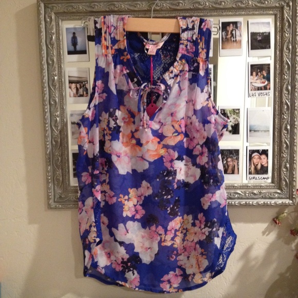 Candie's floral tank